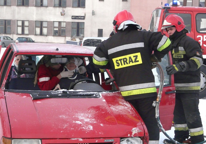 WOŚP w Skierniewicach (pokaz ratownictwa strażaków i harcerzy)
