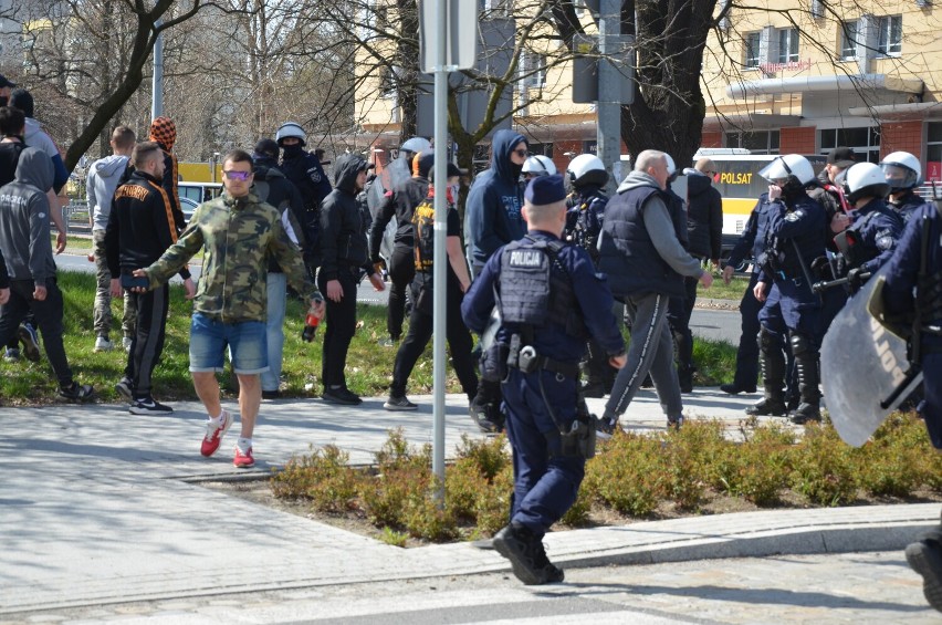 Zatrzymanie przez policję uczestników kwietniowego protestu w Głogowie było zasadne i zgodne z prawem. Sąd wydał decyzję