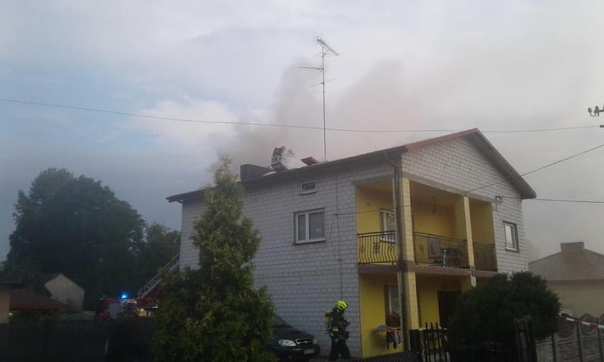 Pożar budynku mieszkalnego w Dobryszycach. Paliło się...