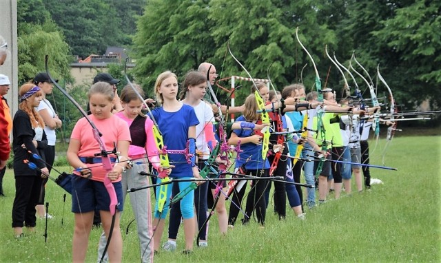 Łucznictwo ćwiczy się od najmłodszych lat a najlepsi mają szansę, by w przyszłości pojechać na Igrzyska Olimpijskie