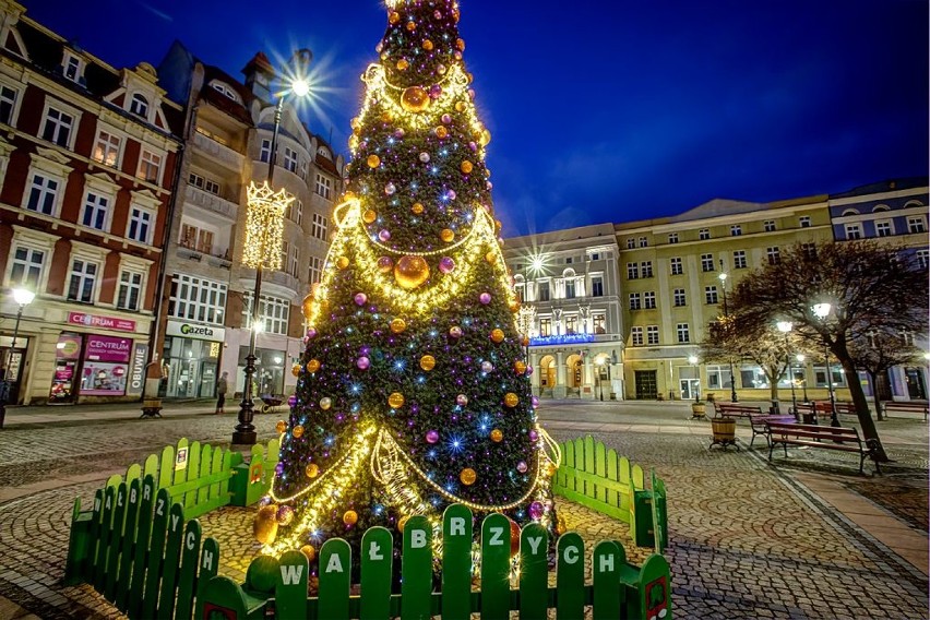 Bajkowa iluminacja świąteczna na wałbrzyskim Rynku (ZDJĘCIA)