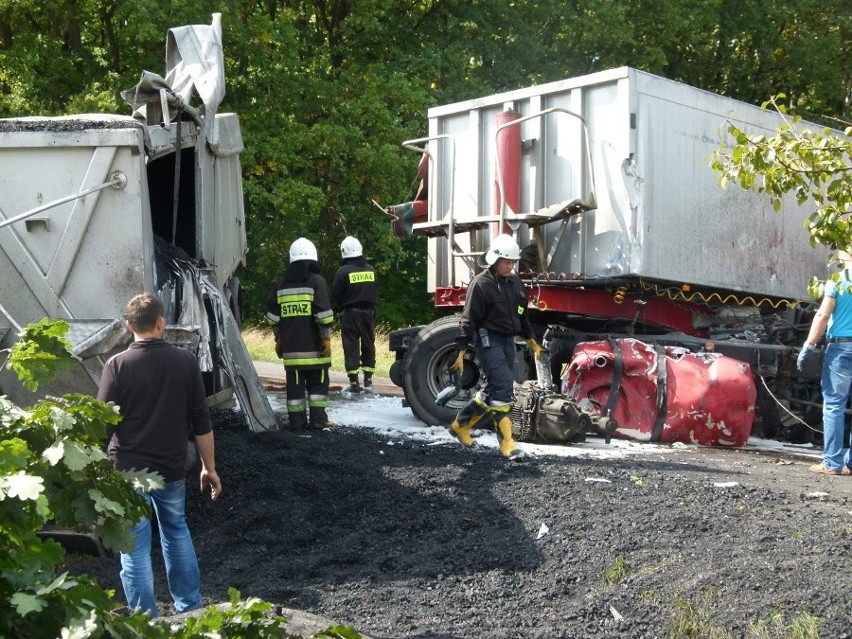 Wypadek w Podlesiu. Zderzenie czołowe dwóch tirów. Droga 483...