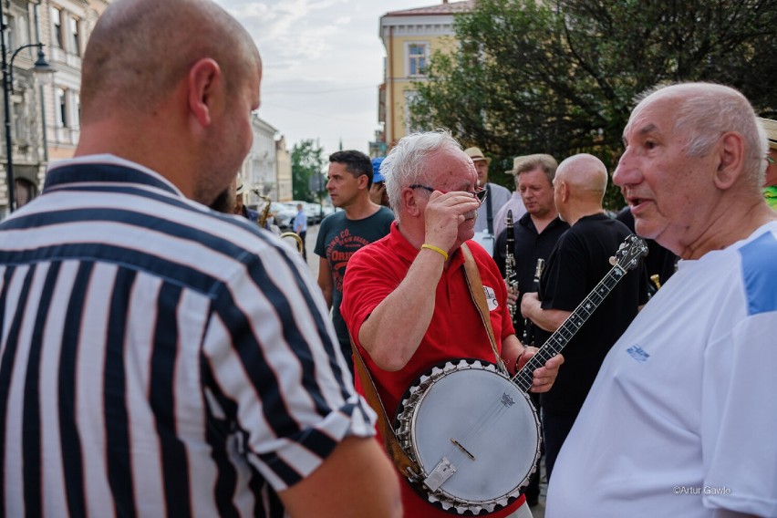 XIV Letni Festiwal Jazzu Tradycyjnego “Jazzowy Rynek”....