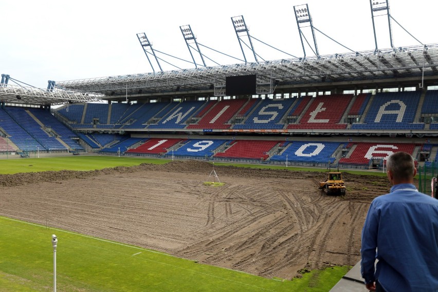 Rozkopali stadion Wisły. Będzie nowa murawa na mecz reprezentacji [ZDJĘCIA, WIDEO]