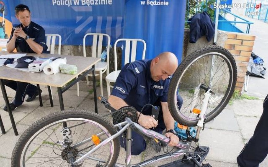 Będzin: policjanci grawerują rowery i narzędzia