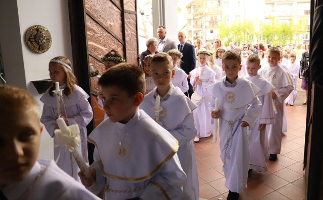 W parafii Miłosierdzia Bożego i św. Siostry Faustyny Kowalskiej w Toruniu pierwsza grupa dzieci przyjęła Pierwszą Komunię Świętą. Zobaczcie zdjęcia z tej uroczystości.

Zobacz także:

Komunia na Rudaku