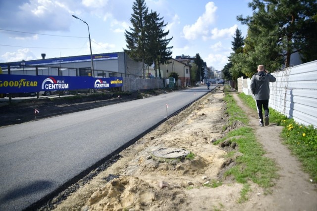 Na ulicy Wolność wykonawca położył już pierwszą warstwę asfaltu na jednym fragmencie jezdni. Prace przy przebudowie potrwają jeszcze przez kilka miesięcy.