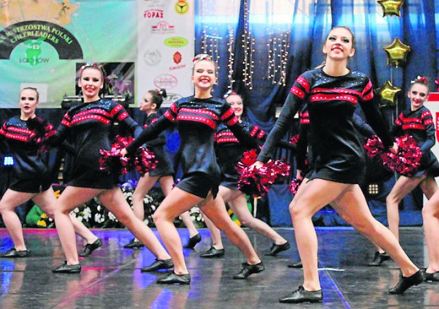 Zawodniczki ze Studia Tańca „Honorata” z Tarnowa brylowały na Mistrzostwach Polski. Na zdjęciu formacja Power Girls