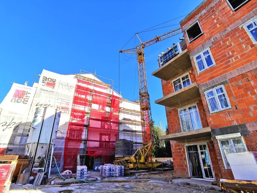 Trwa budowa KTBS. W dwóch budynkach powstanie 28 mieszkań. ZDJĘCIA