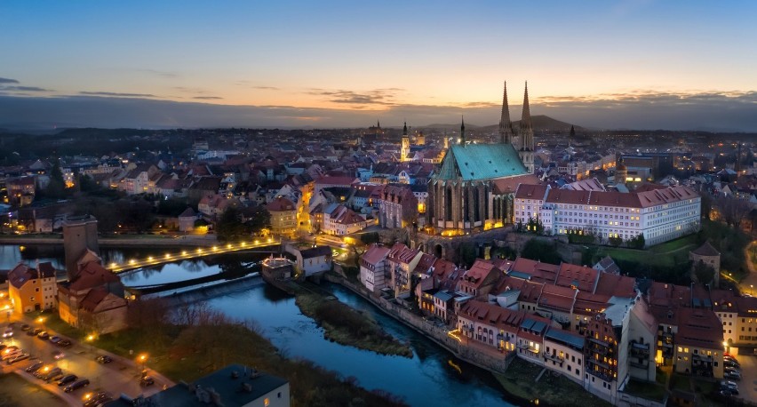 Zgorzelec i Görlitz to siostrzane miasta położone na granicy...