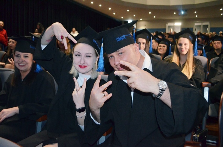 Absolwenci PWSZ w Głogowie odebrali dyplomy ukończenia...