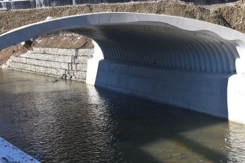 Prace przy przebudowie mostu w Zarszynie zakończą się w kwietniu [ZDJĘCIA]