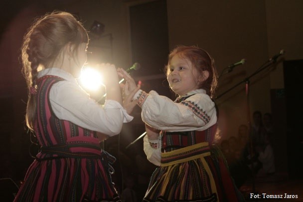 Specjalne przedstawienie dla babć i dziadków przygotowali uczniowie z Moszczenicy