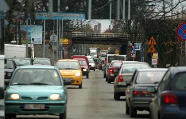 Ceny benzyny wciąż rosną. Sprawdzamy, jak jeździć, żeby spalić ...