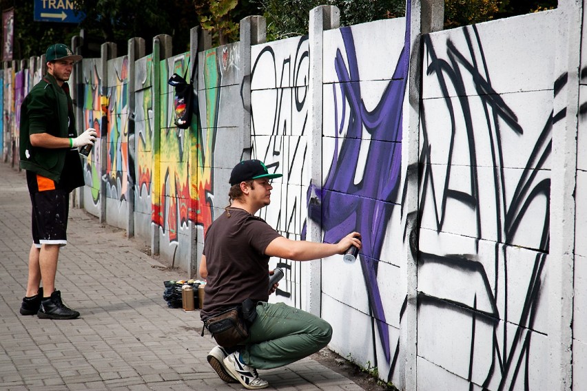 Graffiti powstało na murach przy ulicy Mickiewicza
