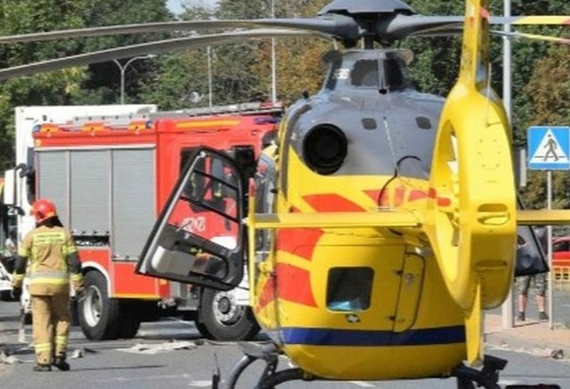 Mężczyznę poparzonego podczas wybuchu paliwa w Krążkowie zabrano do szpitala śmigłowcem LPR.