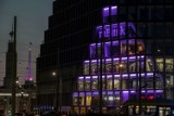 Światowy Dzień Wcześniaka 2019: Budynki w Poznaniu świecą na fioletowo. To kolor osób wyjątkowych! [ZDJĘCIA]