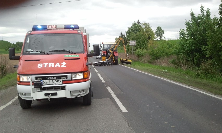 Wypadek w Piekarach Śląskich: Motocyklista zderzył się z traktorem [ZDJĘCIA]