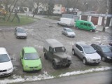 Mieszkańcy bloku przy al. Lipowej 17 w Lubrańcu walczą o utwardzenie parkingu już od 20 lat. Co na to władze spółdzielni