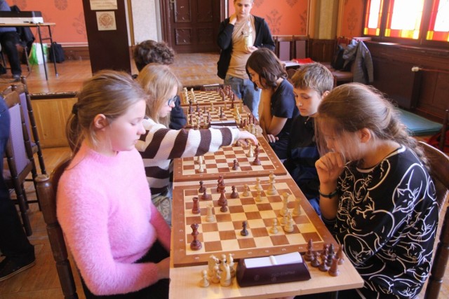 Finał powiatowy Igrzysk Dzieci i Igrzysk Młodzieży Szkolnej w szachach zorganizowano w Chełmnie