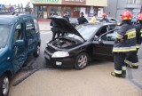 Zderzenie dwóch aut na ulicy Częstochowskiej w Kaliszu. ZDJĘCIA