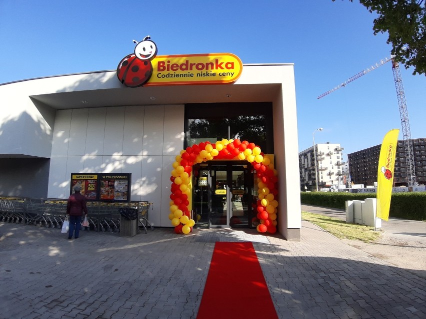 Biedronka na Popowicach we Wrocławiu otwarta po remoncie....