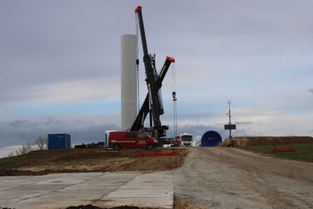 Pierwsza wieża wiatrowa stawiana jest koło Kłody