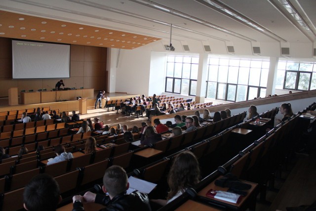 W nowym budynku mieści się największa aula KUL. Są tu 473 miejsca. Tym samym zdeklasowała aulę im. Wyszyńskiego.