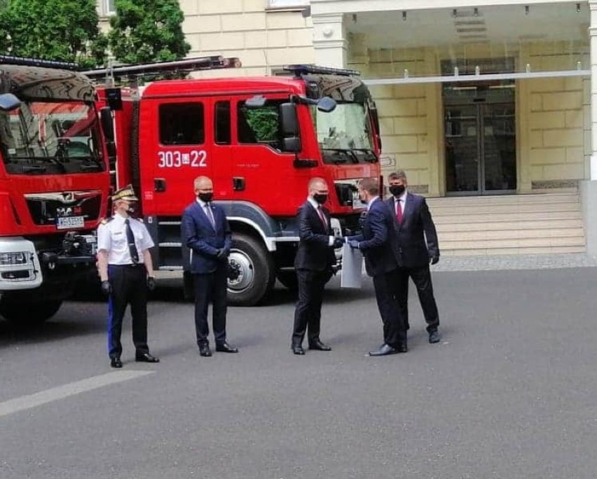 Wójt Gminy Kosakowo Marcin Majek oraz Komendant Gminny...