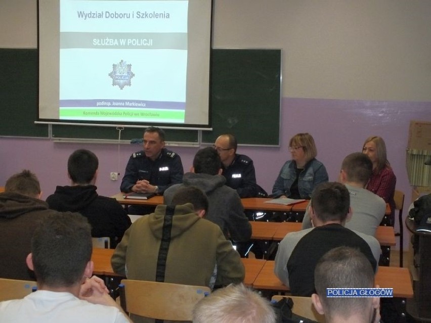 Policjanci z wizytą w głogowskich szkołach średnich 