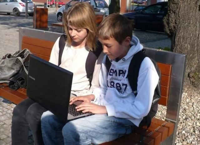 – Byłoby fajnie, gdyby internet był dostępny w całym mieście – mówią Aleksandra Grzankowska i jej kuzyn Krystian Grzankowski, uczniowie Szkoły Podstawowej nr 5.