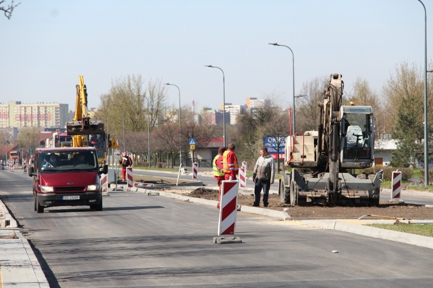 Prace remontowe al. Zagłębia Dąbrowskiego postępują szybko i...