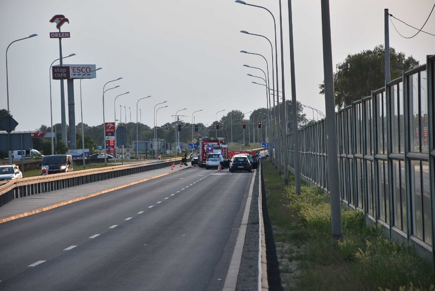 Malbork. Niedzielny wypadek na DK 22 w Kałdowie. Motocyklista ucierpiał po zderzeniu z osobówką