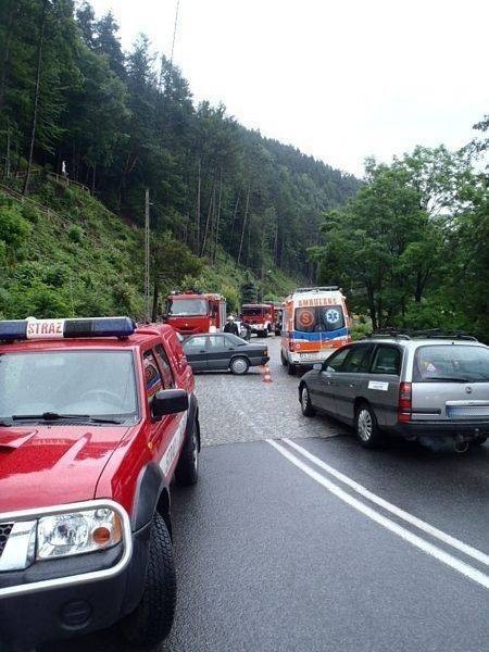 Wypadek Piwniczna. Zderzenie skody z mercedesem