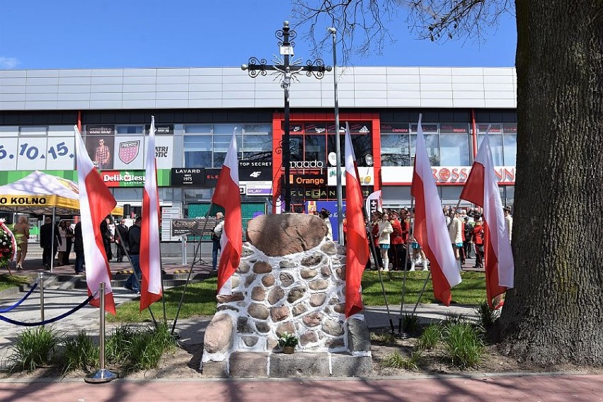 Ponad stuletni krzyż przy Dębie Wolności w Kolnie został odnowiony