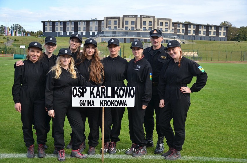 Dziewczyny z OSP Karlikowo zbierają na wyjazd na zawody