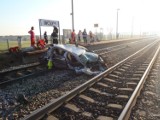 Wypadek kolejowy w Wólce. Pociąg uderzył w samochód osobowy [ZDJĘCIA]