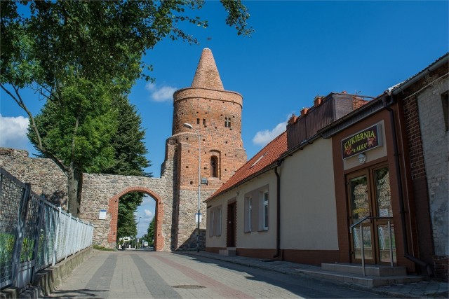 Repliki machin oblężniczych będą wpisane w tło mur&oacute;w obronnych i baszty czarownic