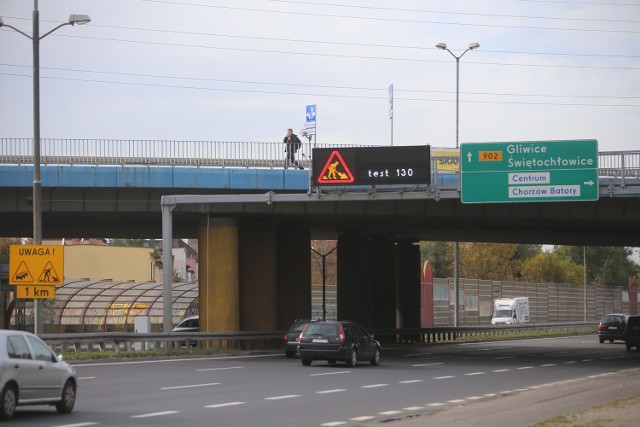 Cztery tablice informacyjne na DTŚ w Chorzowie będą informować kierowców o utrudnieniach na drodze.