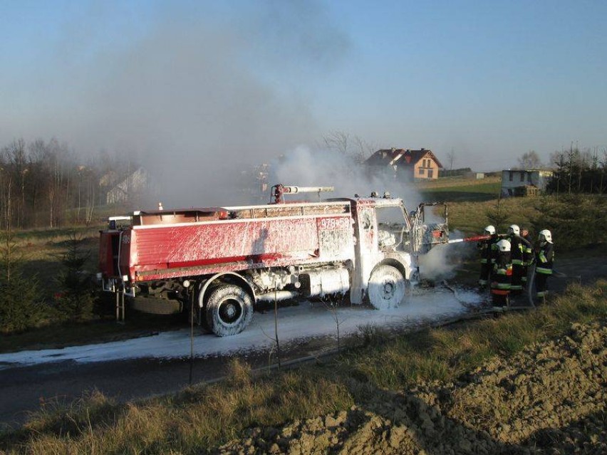Płonący wóz strażacki OSP Trzemeśnia