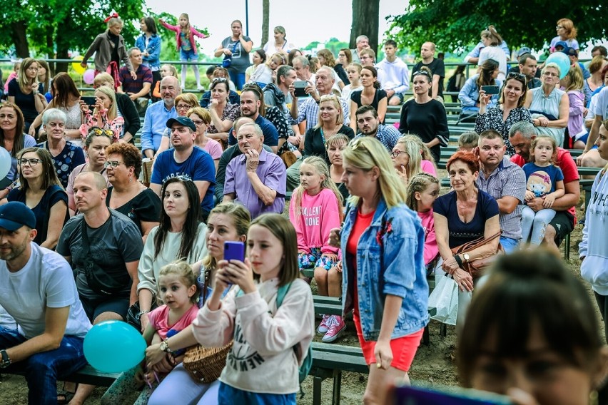 Za nami przegląd obornickich formacji tanecznych. Barwy Tańca w parku Obornickiego Ośrodka Kultury