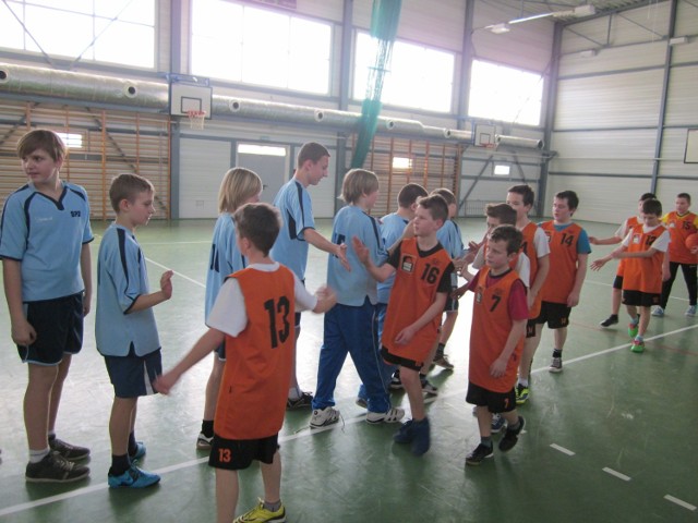 Mistrzostwa powiatu nowodworskiego w mini koszykówce chłopców