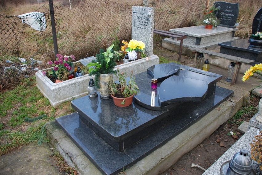 Nagrobki zniszczone na cmentarzu przez dwóch pijanych...