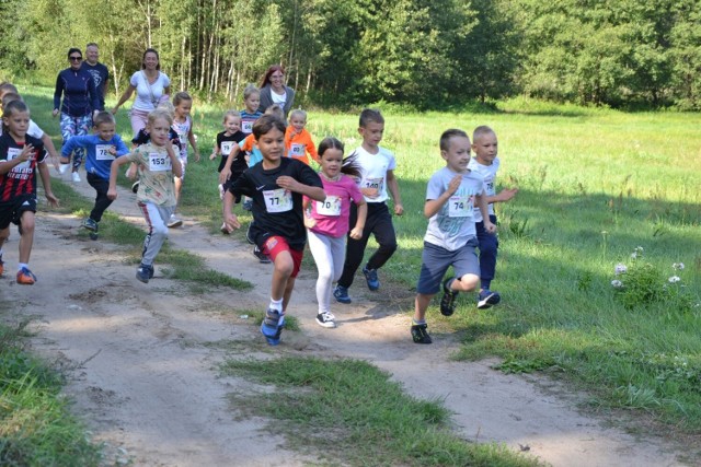 VIII Lipnowski Bieg Uliczny Dzieci, zorganizowany na PUK Arenie przez Miejski Ośrodek Sportu i Rekreacji w Lipnie