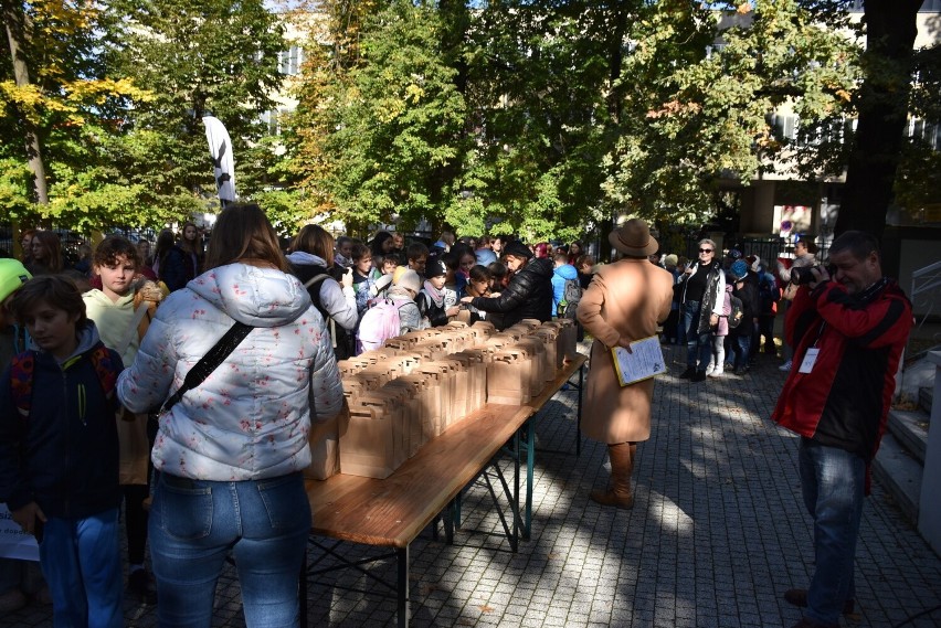 Na rysunkach znalazły się najciekawsze atrakcje Opola.