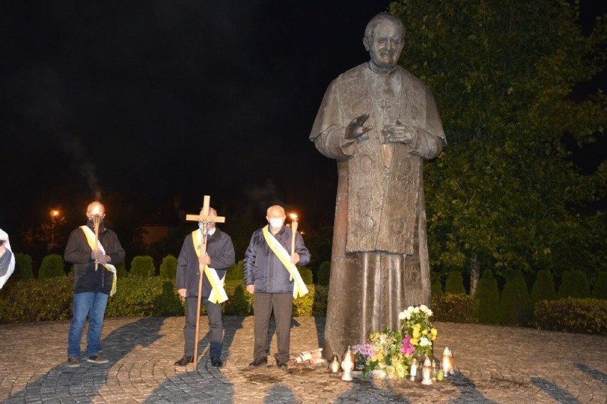Lębork. Dziś 43. rocznica wyboru Karola Wojtyły na papieża. Wieczorem modlitwa przy pomniku