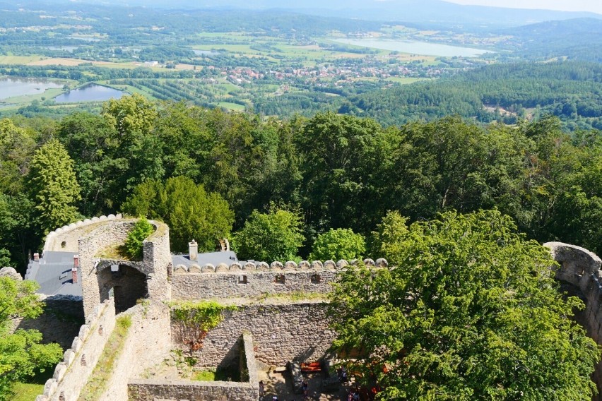 Widok na dolinę z zamku Chojnik