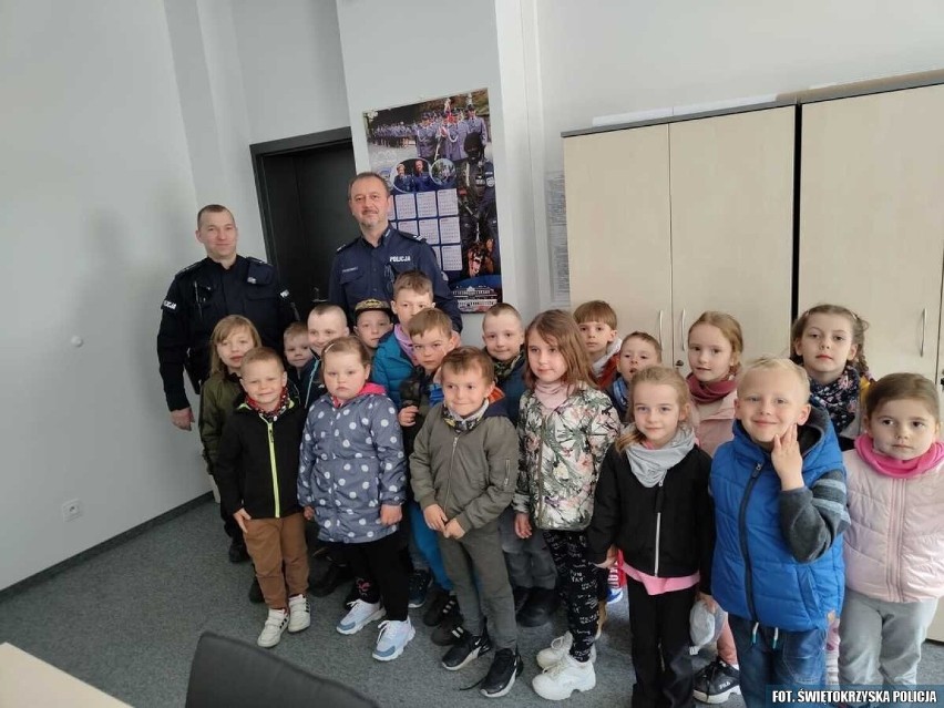 Przedszkolaki odwiedziły komendę policji w Sandomierzu. Zobacz zdjęcia