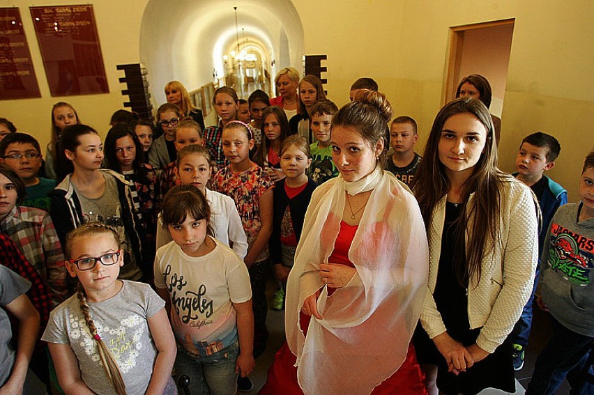 Uczniowie z Kunic w legnickim Zamku Piastowskim