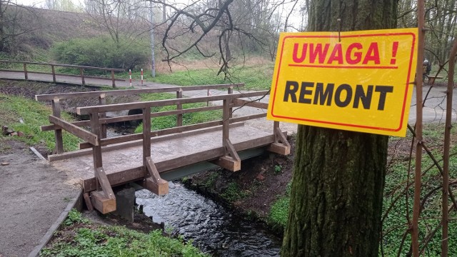 Mostek w parku przy ul. Rudnowskiej w Głogowie